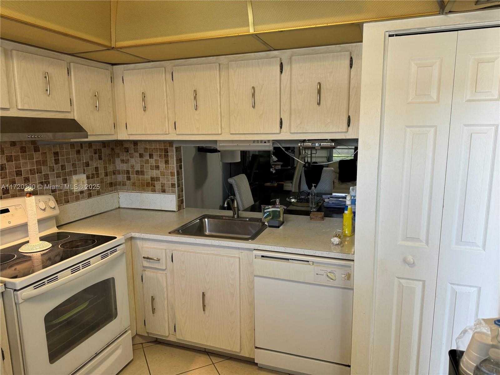 Small Image of 8814 WEST MCNAB RD #104, Tamarac Number 5