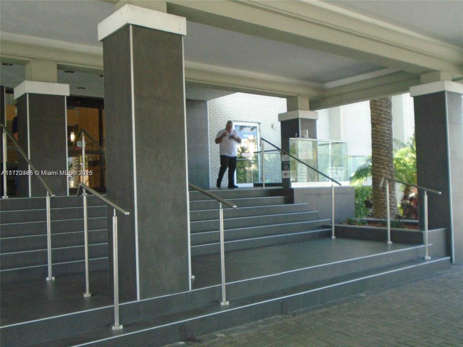 Small Image of 6770 INDIAN CREEK DR #6-D, Miami Beach Number 2