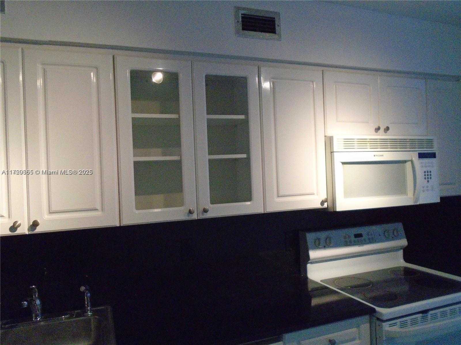 Small Image of 6770 INDIAN CREEK DR #6-D, Miami Beach Number 26