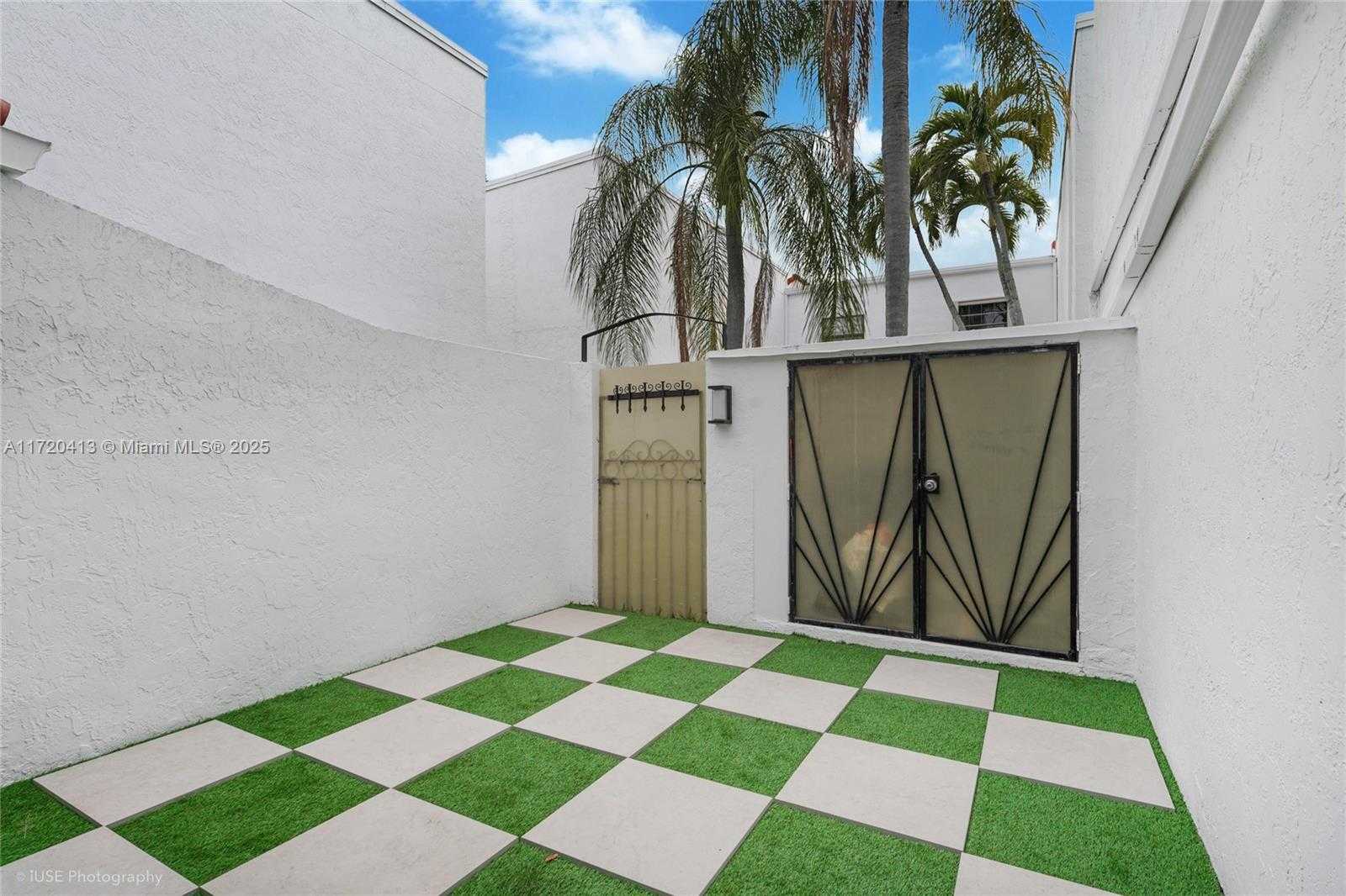 Small Image of 20936 BAY CT #322-2, Aventura Number 12