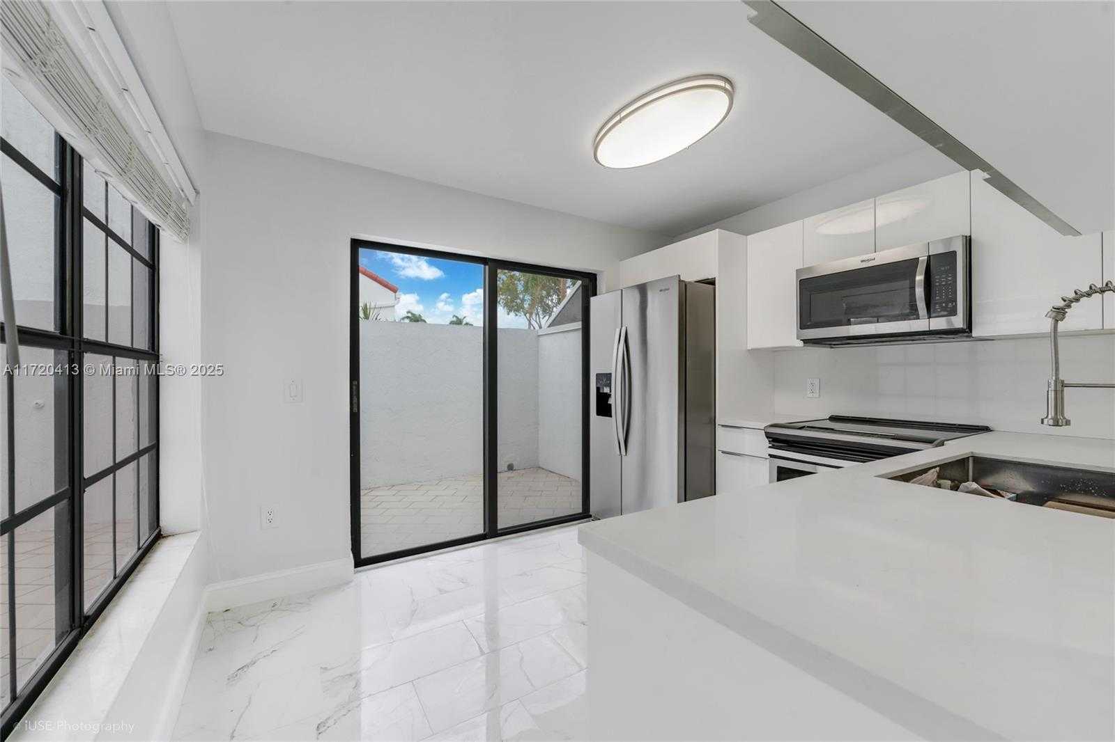 Small Image of 20936 BAY CT #322-2, Aventura Number 3