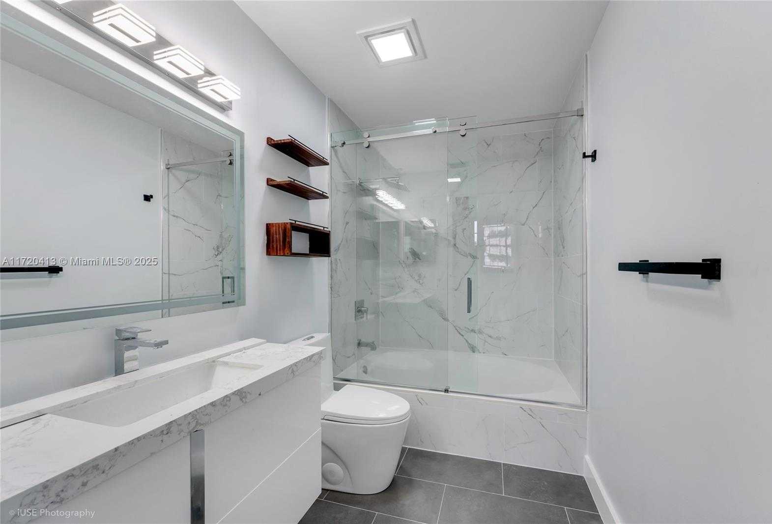 Small Image of 20936 BAY CT #322-2, Aventura Number 9