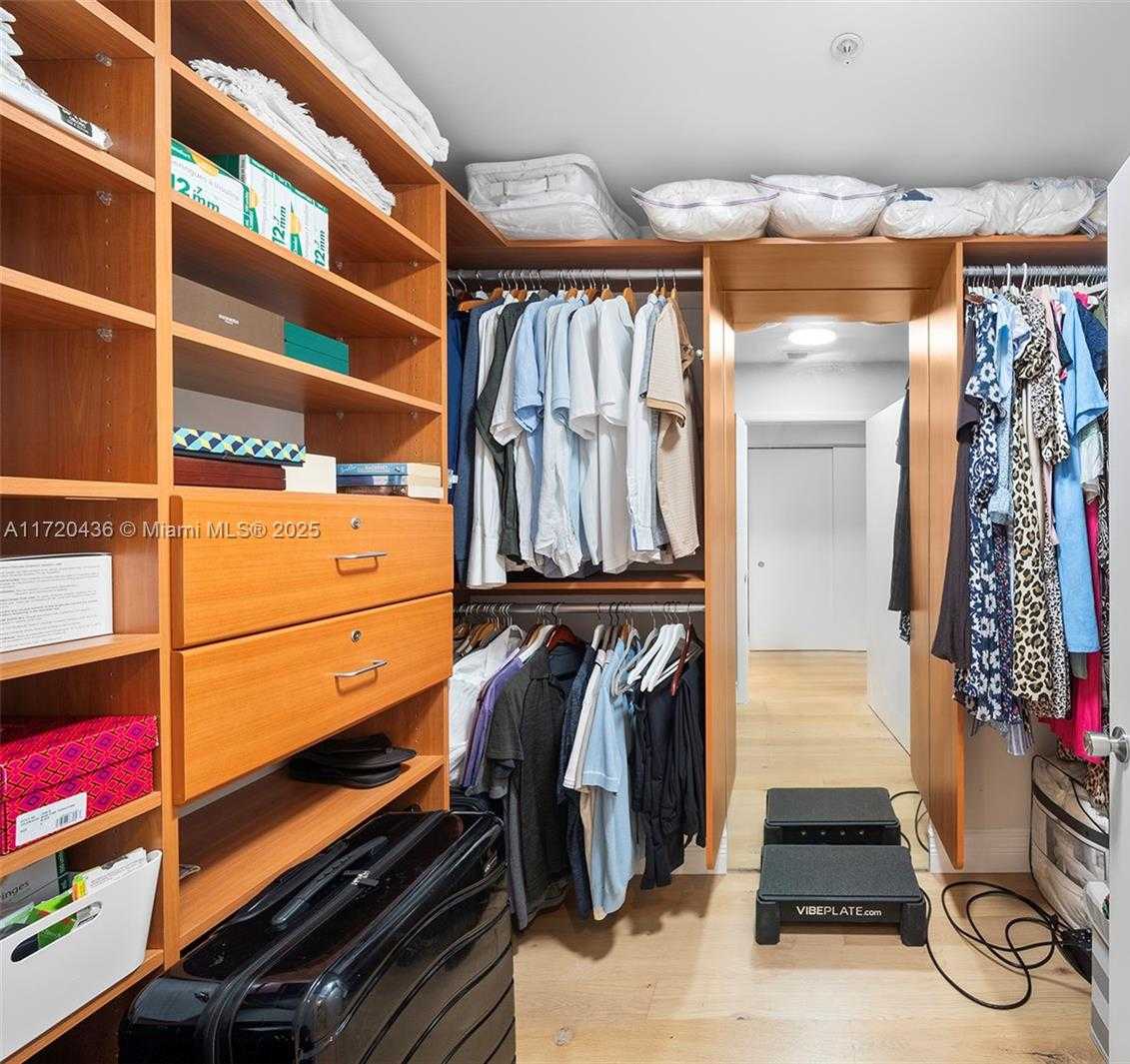 Small Image of 2001 MERIDIAN AVE #326, Miami Beach Number 13