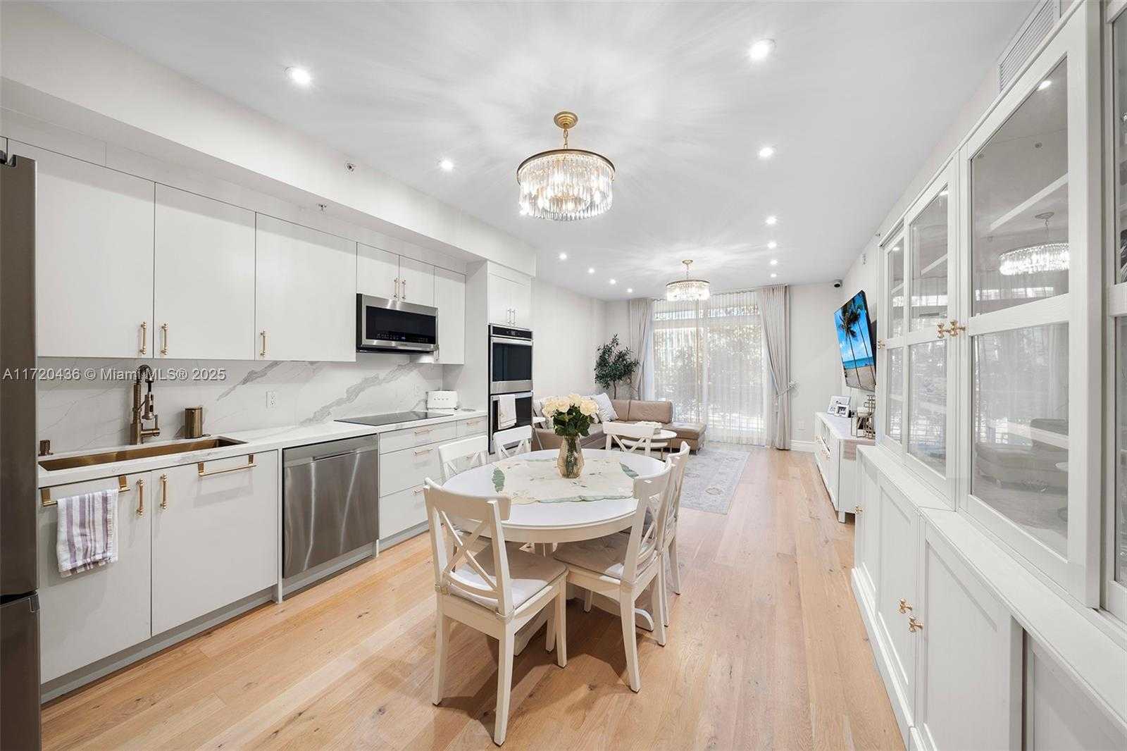 Small Image of 2001 MERIDIAN AVE #326, Miami Beach Number 2