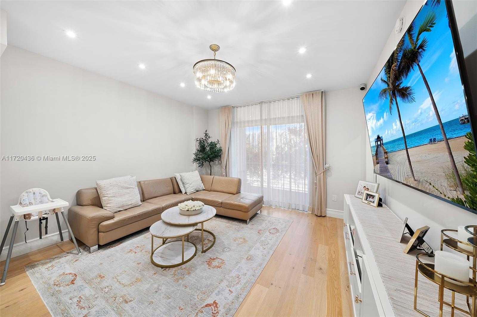 Small Image of 2001 MERIDIAN AVE #326, Miami Beach Number 4