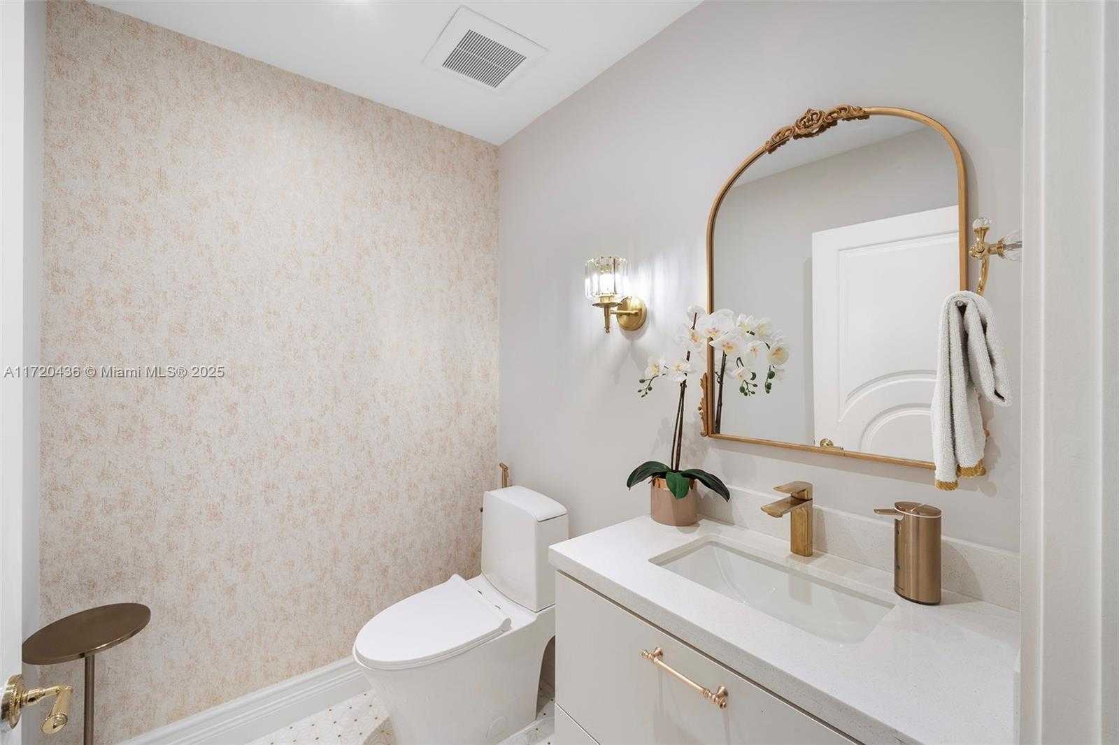Small Image of 2001 MERIDIAN AVE #326, Miami Beach Number 7