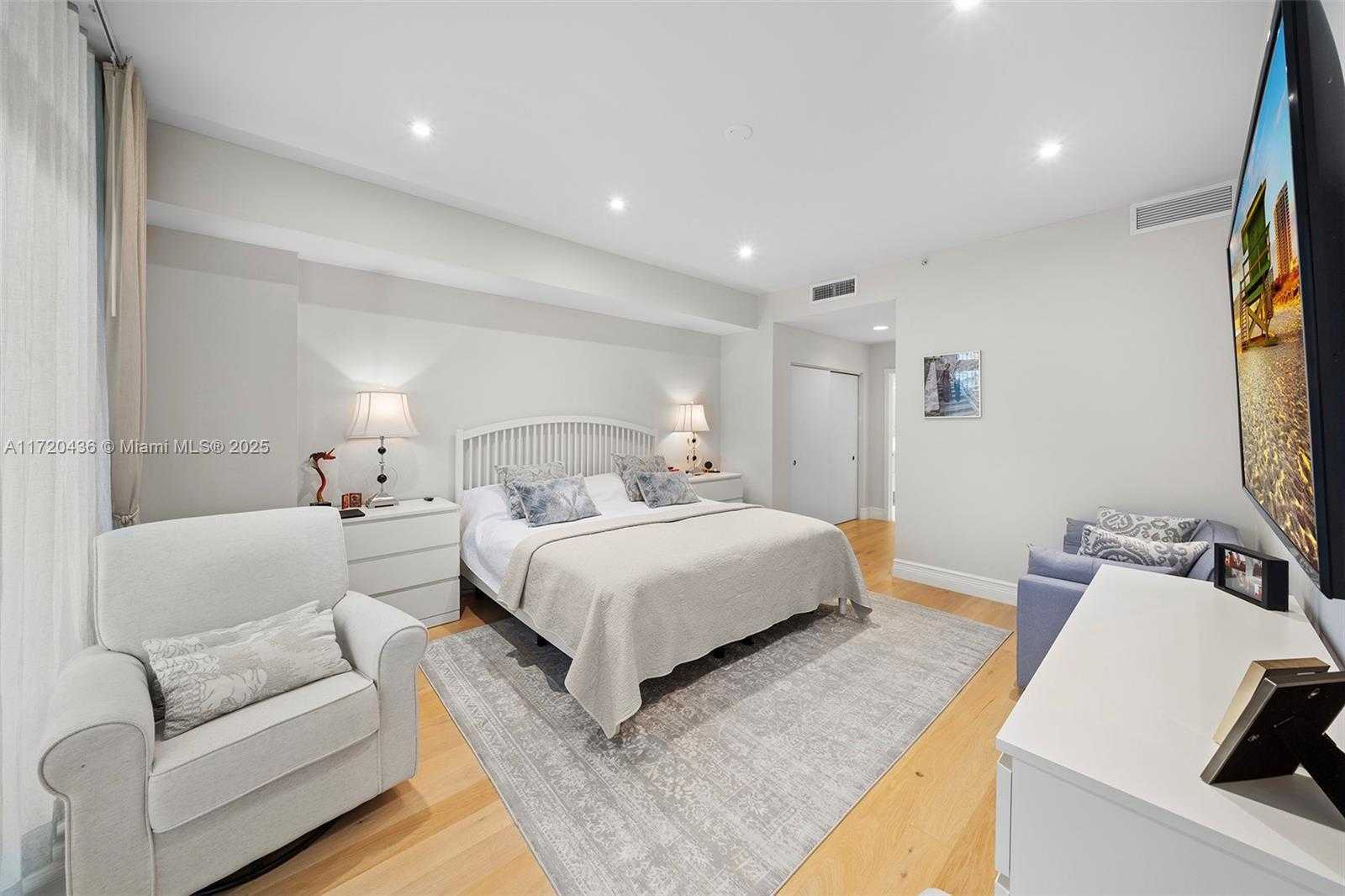 Small Image of 2001 MERIDIAN AVE #326, Miami Beach Number 8
