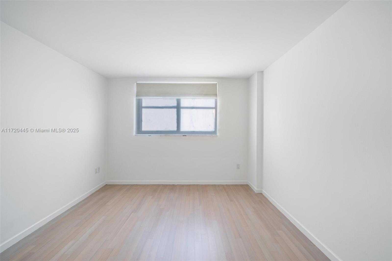 Small Image of 345 OCEAN DR #521, Miami Beach Number 13