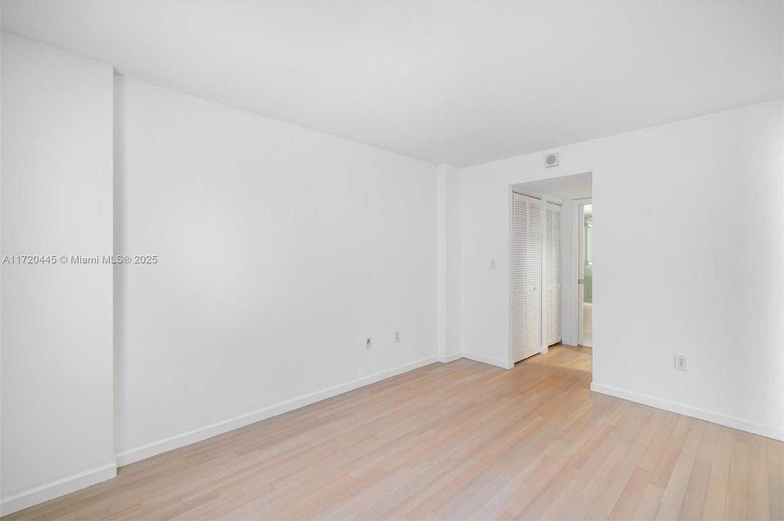 Small Image of 345 OCEAN DR #521, Miami Beach Number 16