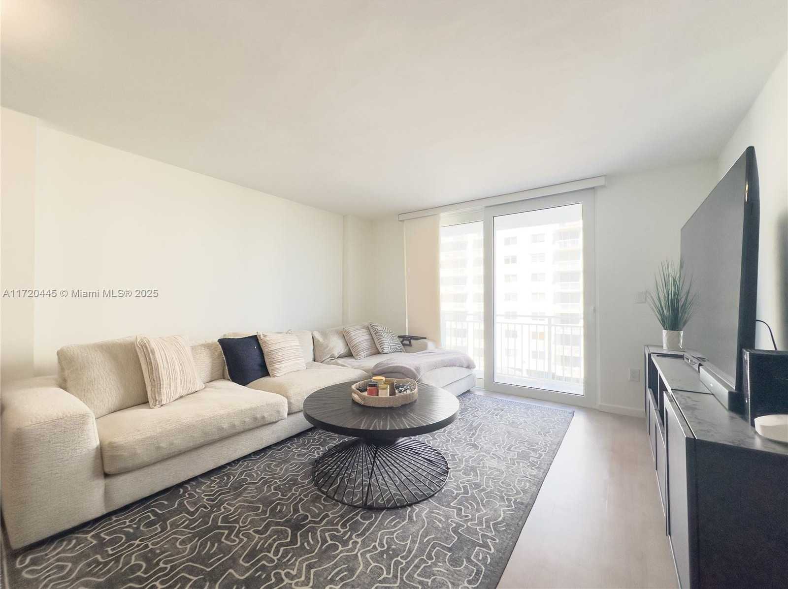 Small Image of 345 OCEAN DR #521, Miami Beach Number 7