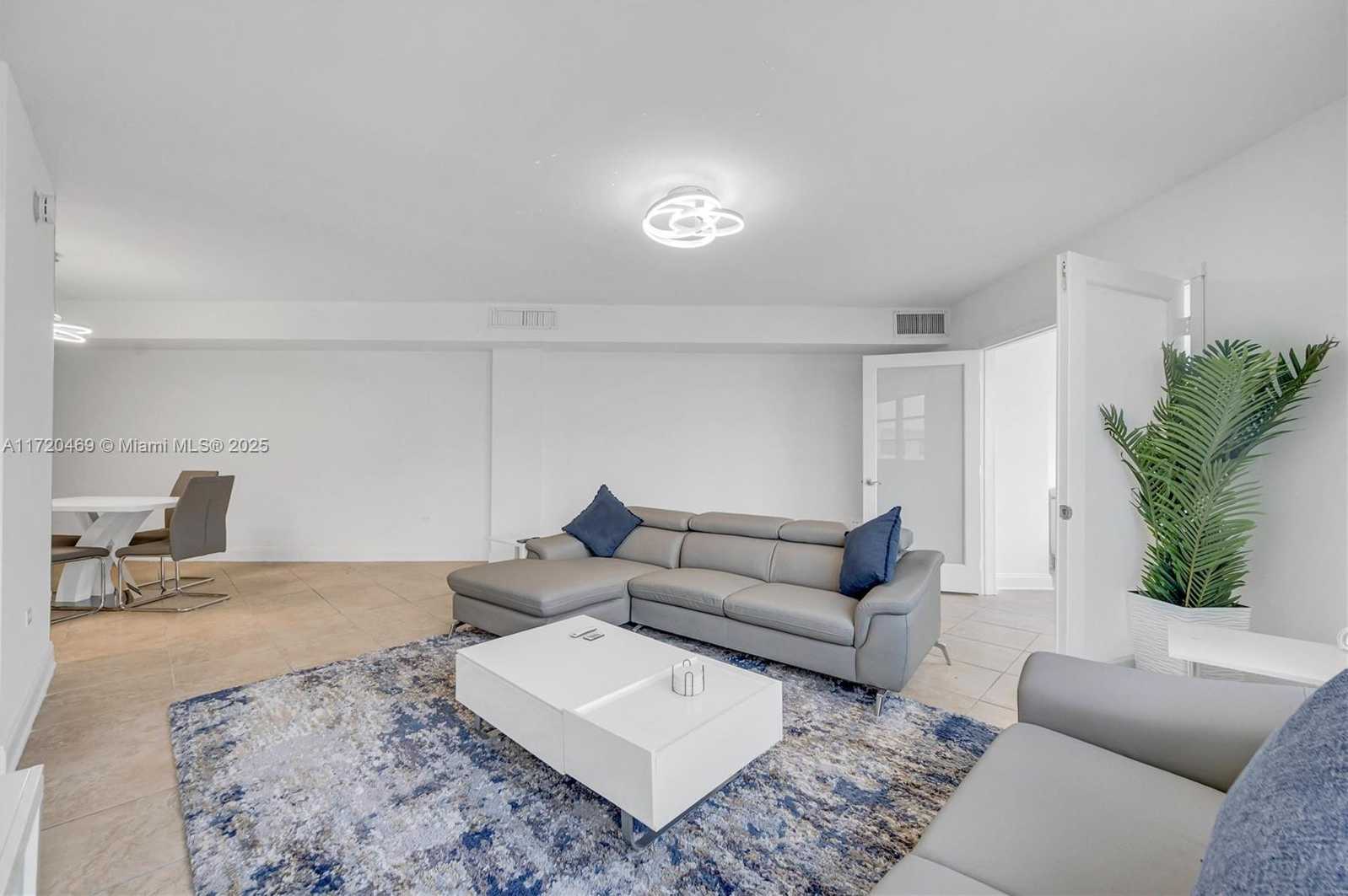 Small Image of 999 BRICKELL BAY DR #2007, Miami Number 13