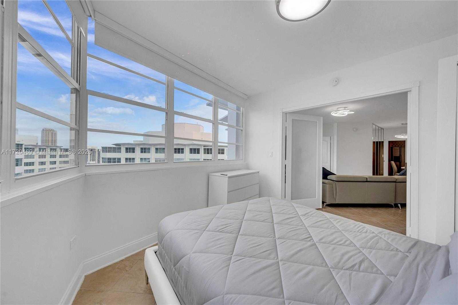 Small Image of 999 BRICKELL BAY DR #2007, Miami Number 16