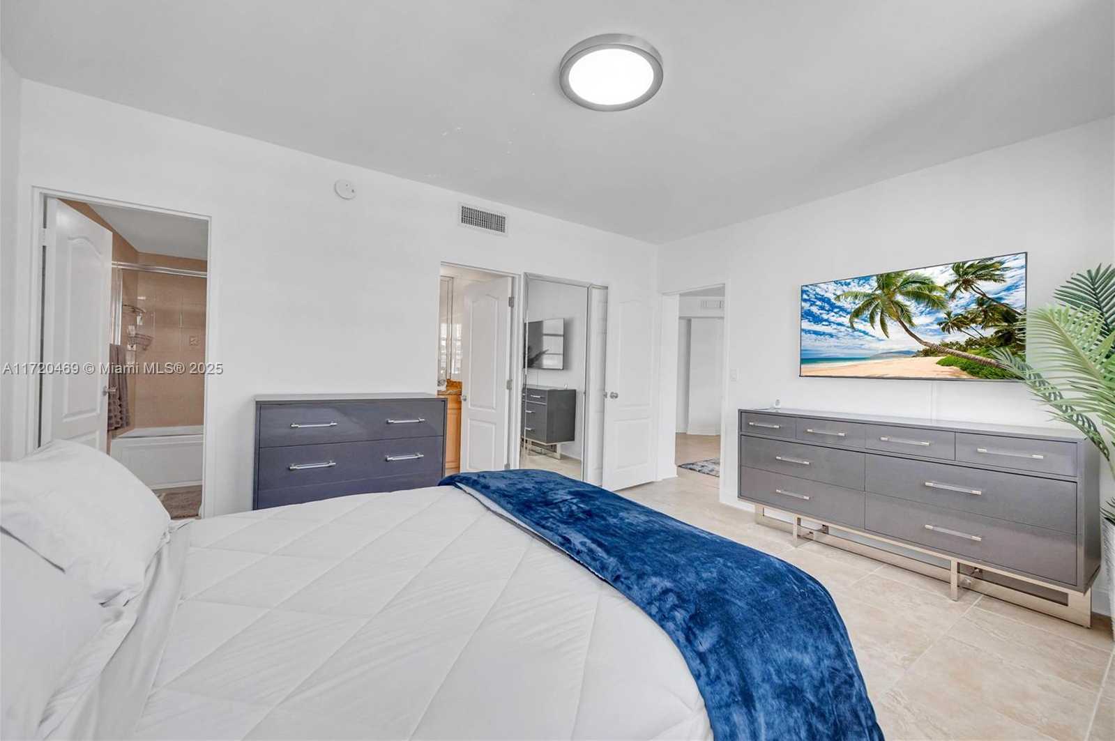 Small Image of 999 BRICKELL BAY DR #2007, Miami Number 22