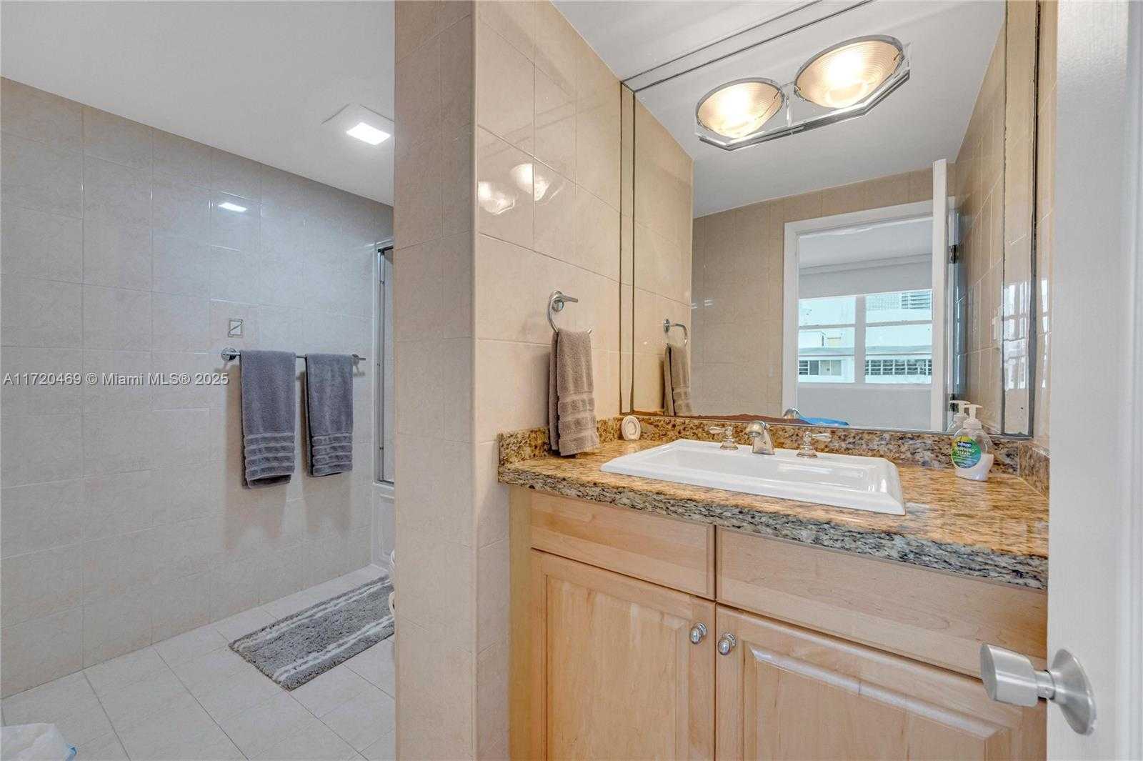 Small Image of 999 BRICKELL BAY DR #2007, Miami Number 24