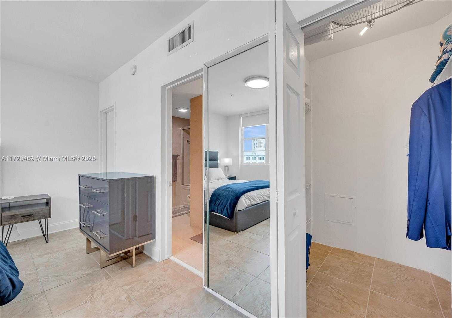 Small Image of 999 BRICKELL BAY DR #2007, Miami Number 25