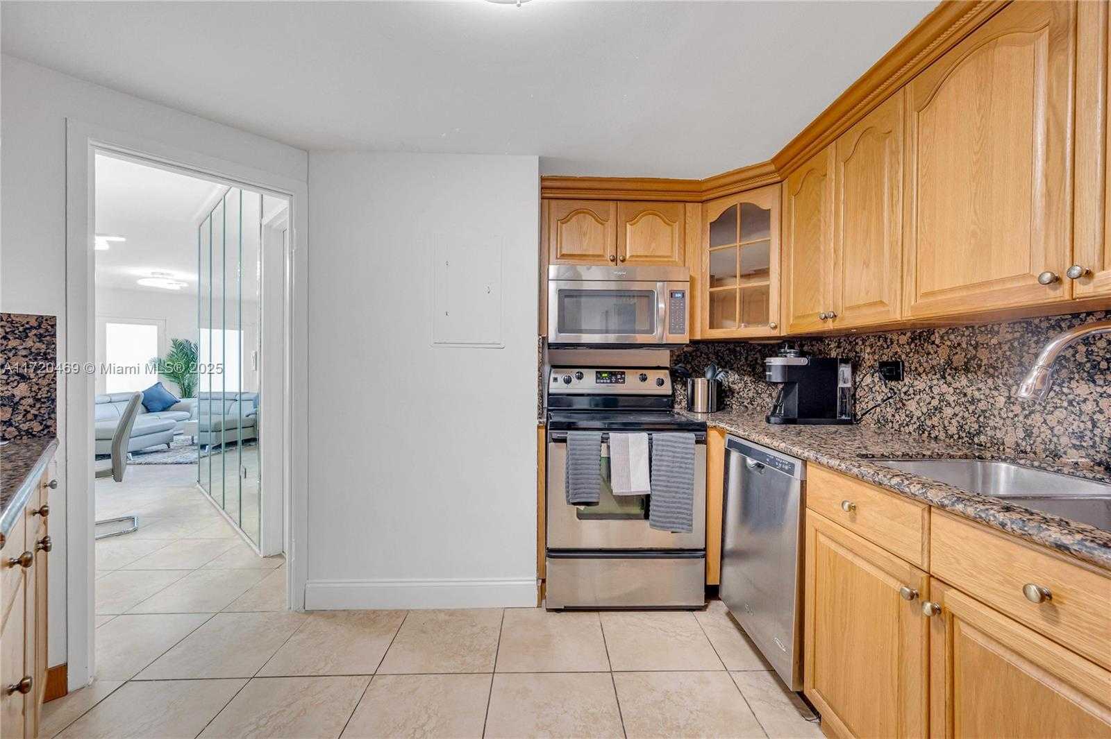 Small Image of 999 BRICKELL BAY DR #2007, Miami Number 28