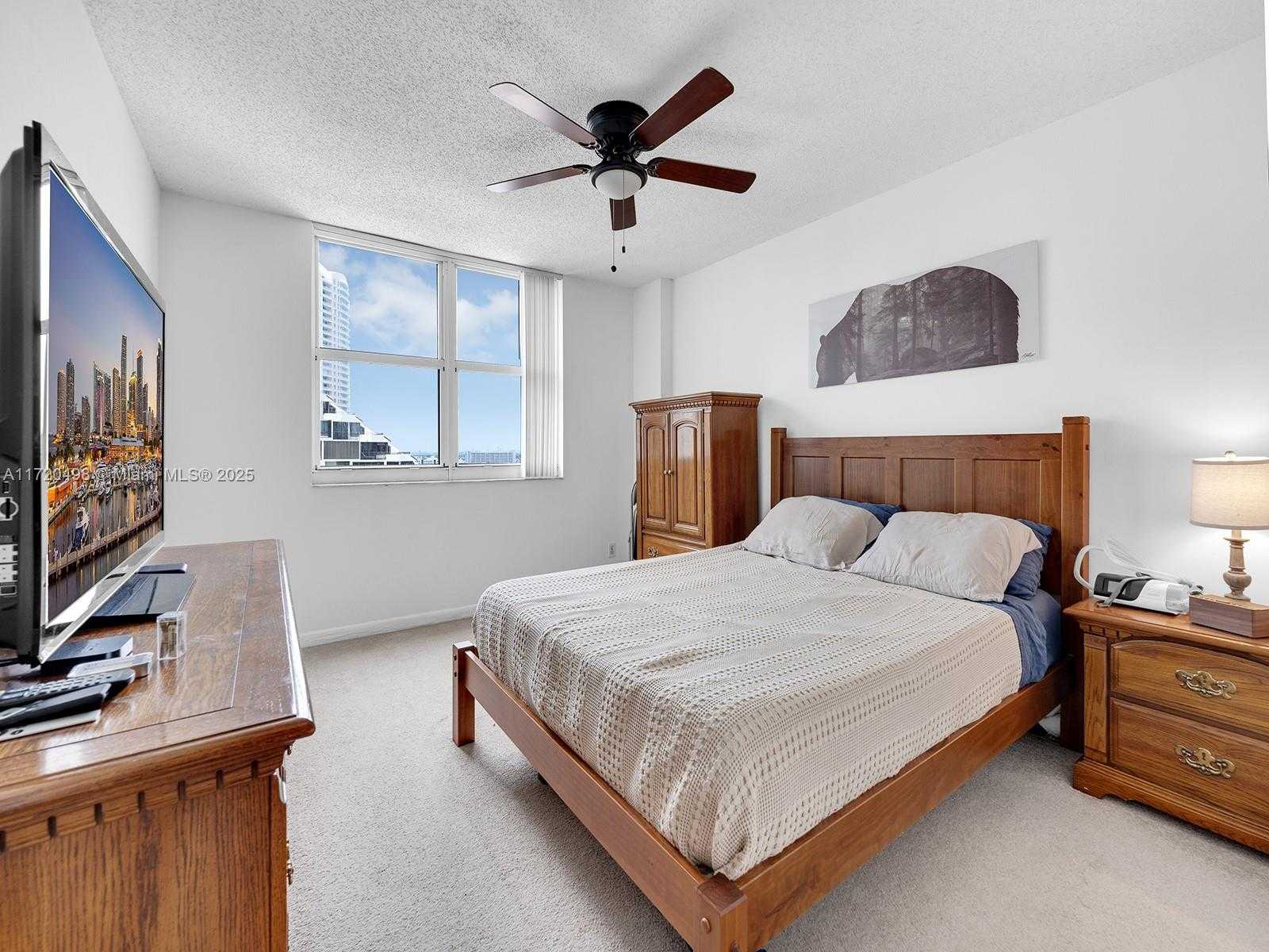 Small Image of 770 CLAUGHTON ISLAND DR #1709, Miami Number 15