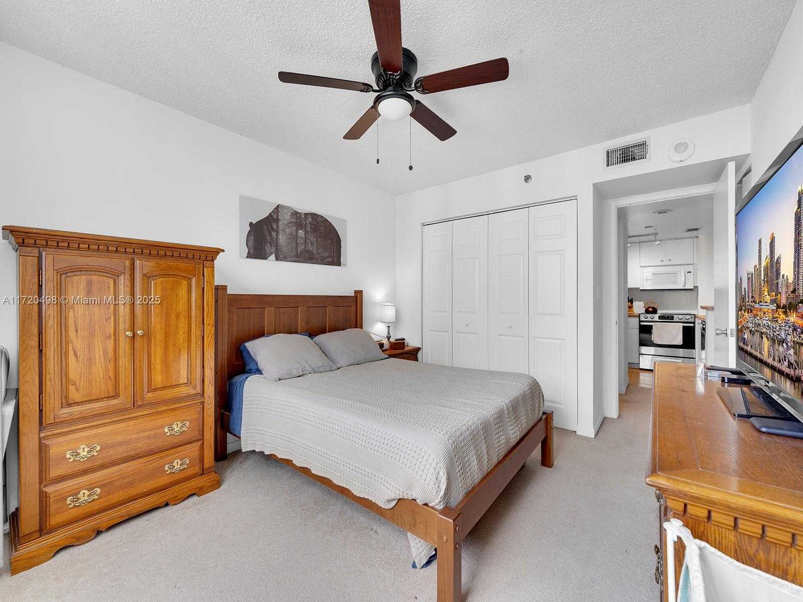 Small Image of 770 CLAUGHTON ISLAND DR #1709, Miami Number 16