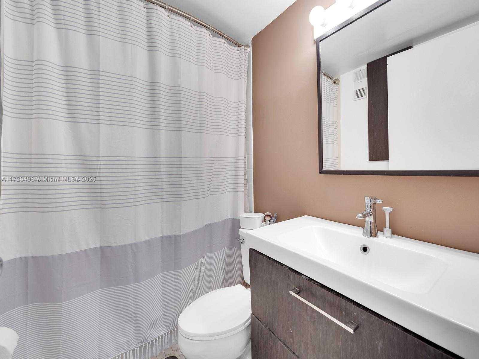 Small Image of 770 CLAUGHTON ISLAND DR #1709, Miami Number 17