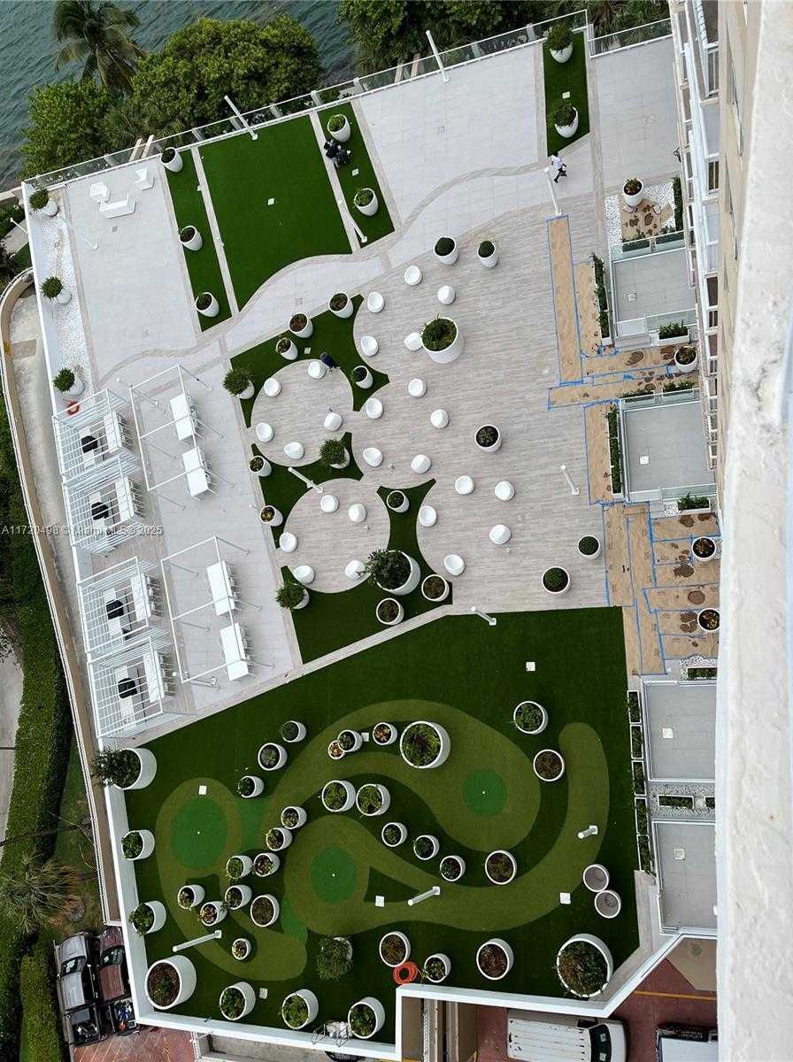 Small Image of 770 CLAUGHTON ISLAND DR #1709, Miami Number 23