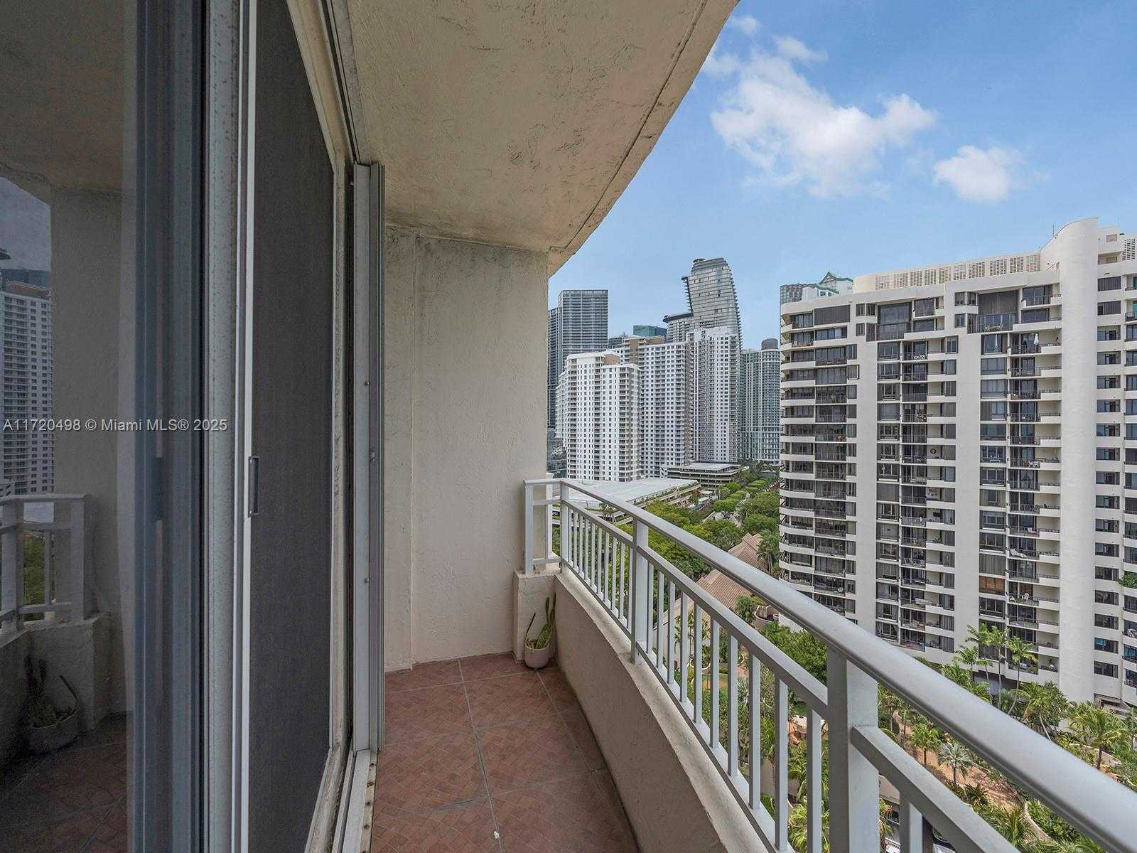 Small Image of 770 CLAUGHTON ISLAND DR #1709, Miami Number 4