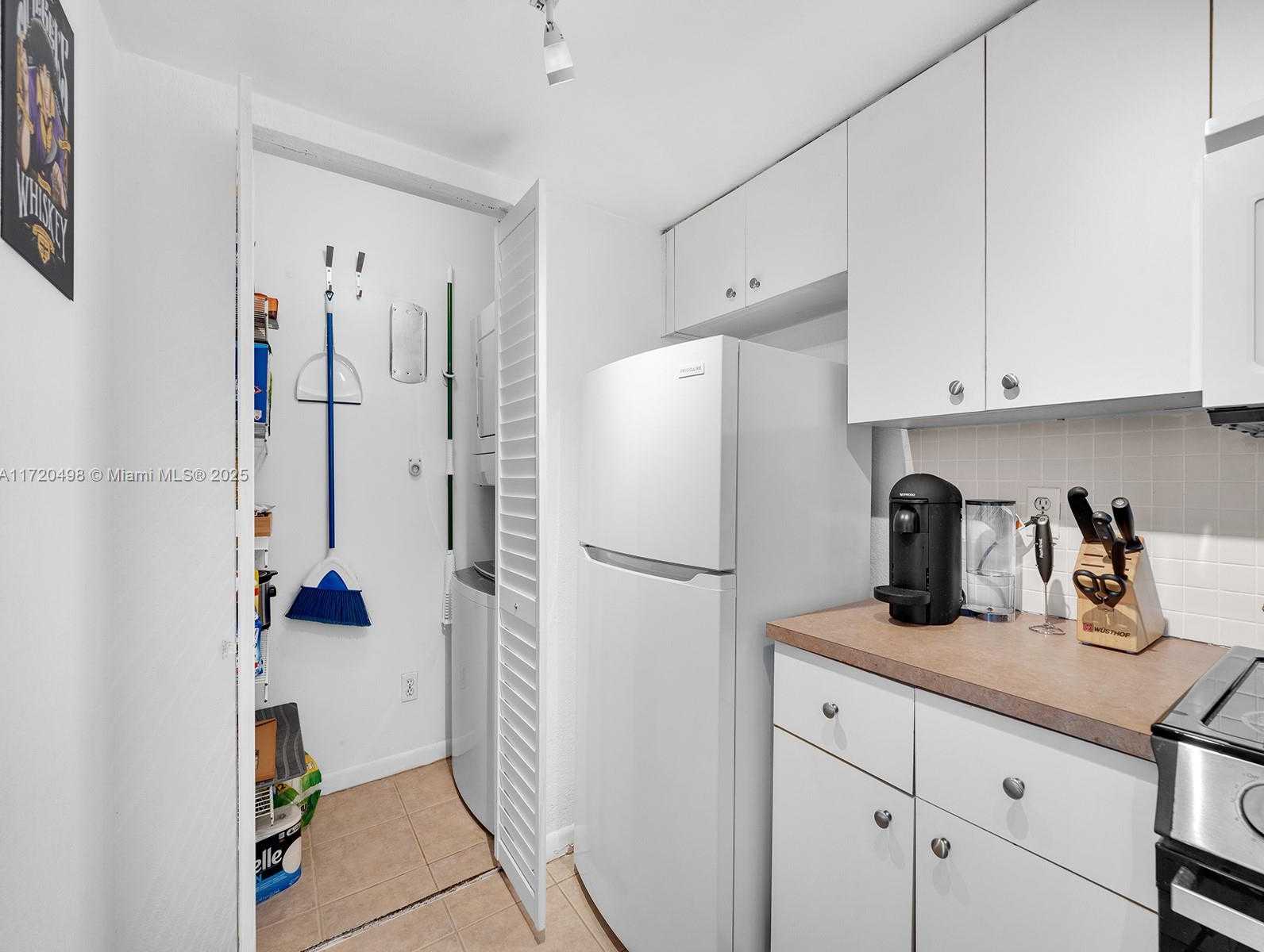 Small Image of 770 CLAUGHTON ISLAND DR #1709, Miami Number 9