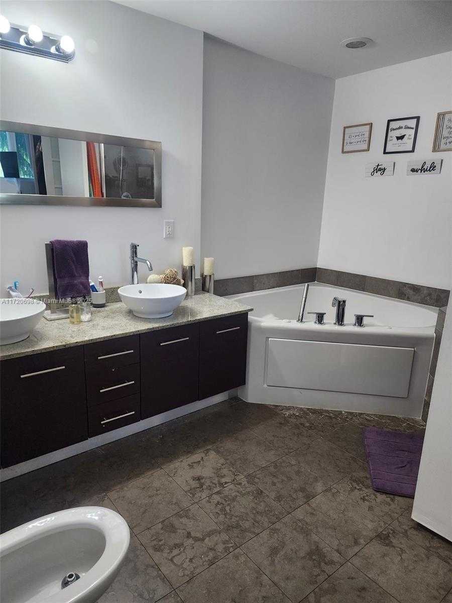 Small Image of 3029 NORTH EAST 188TH ST #301, Aventura Number 3