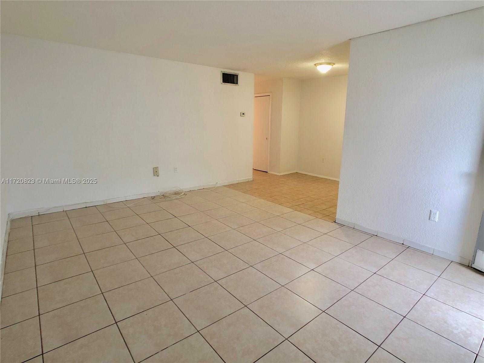 Small Image of 1620 WEST AVE #603, Miami Beach Number 3