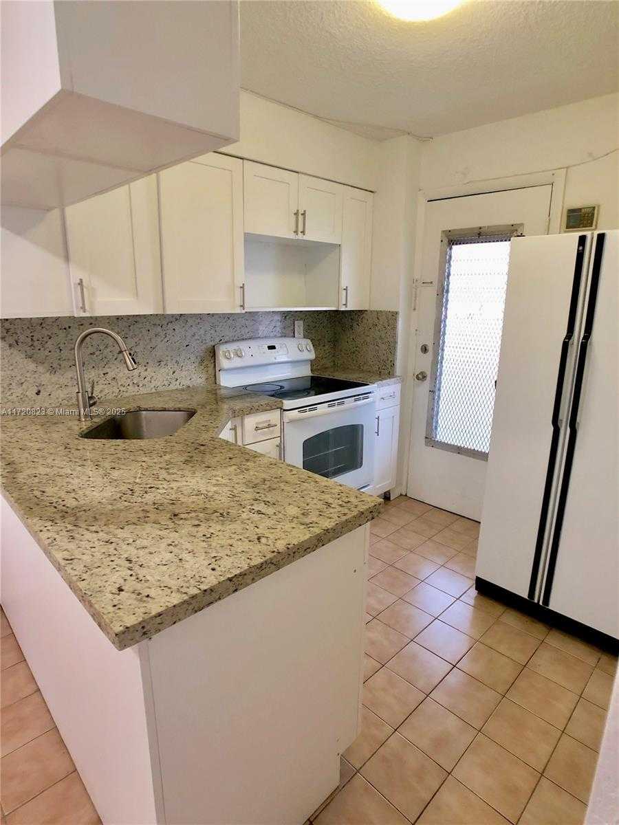 Small Image of 1620 WEST AVE #603, Miami Beach Number 5