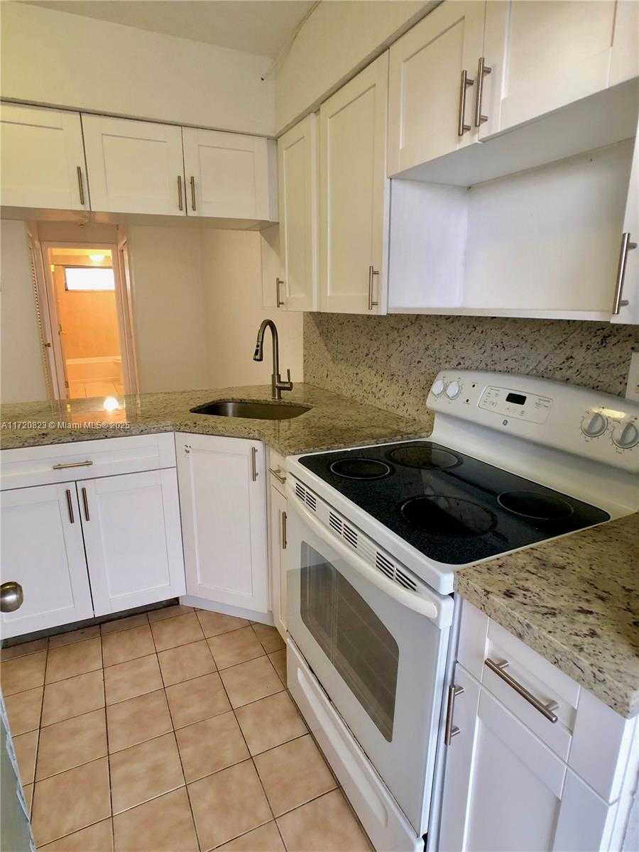 Small Image of 1620 WEST AVE #603, Miami Beach Number 6