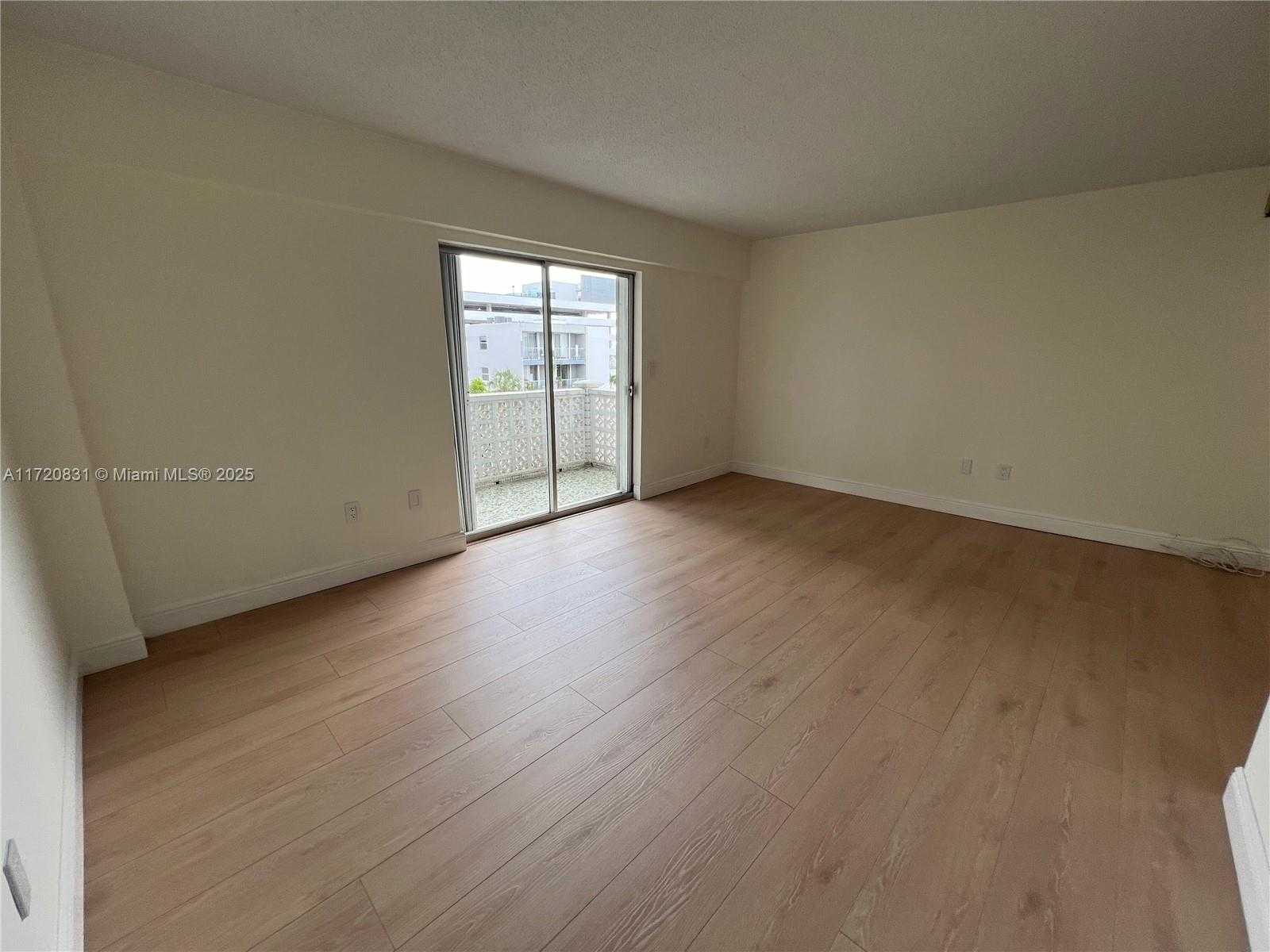 Small Image of 1620 WEST AVE #501, Miami Beach Number 3