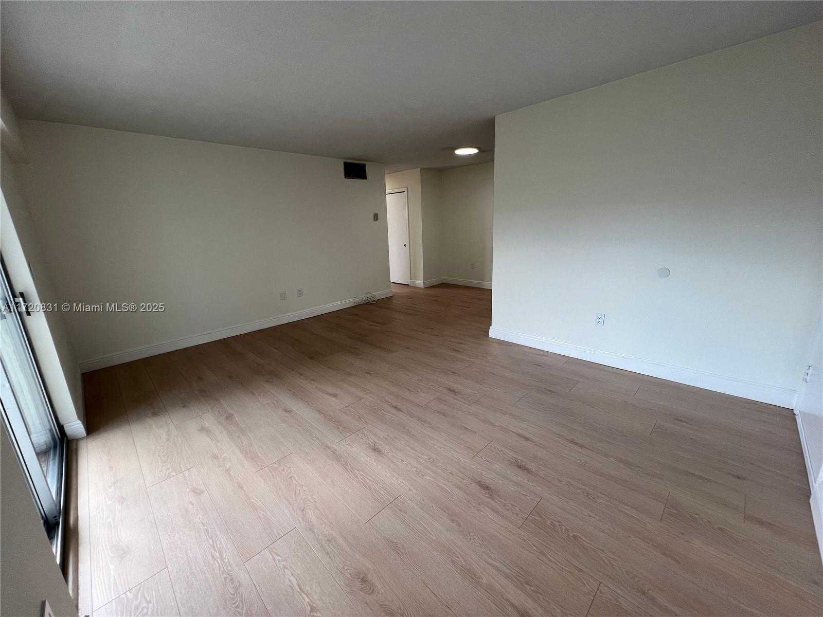 Small Image of 1620 WEST AVE #501, Miami Beach Number 4