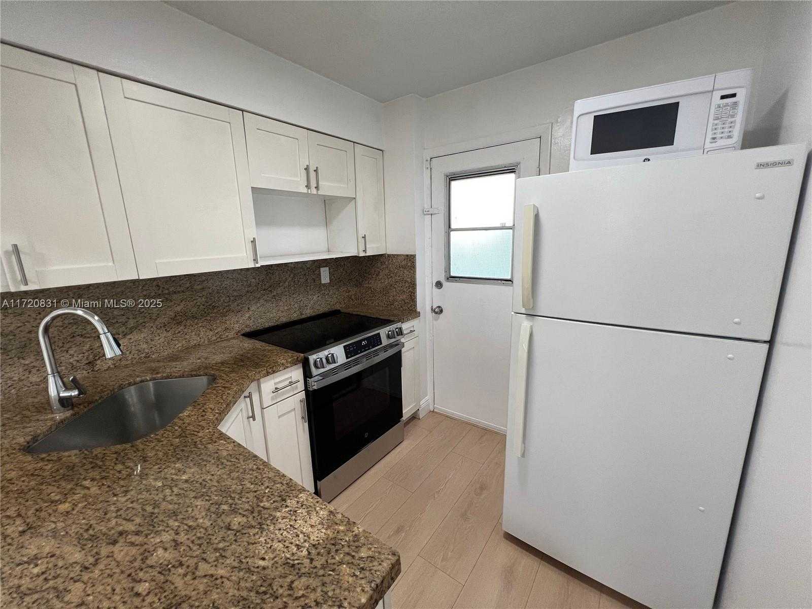Small Image of 1620 WEST AVE #501, Miami Beach Number 7