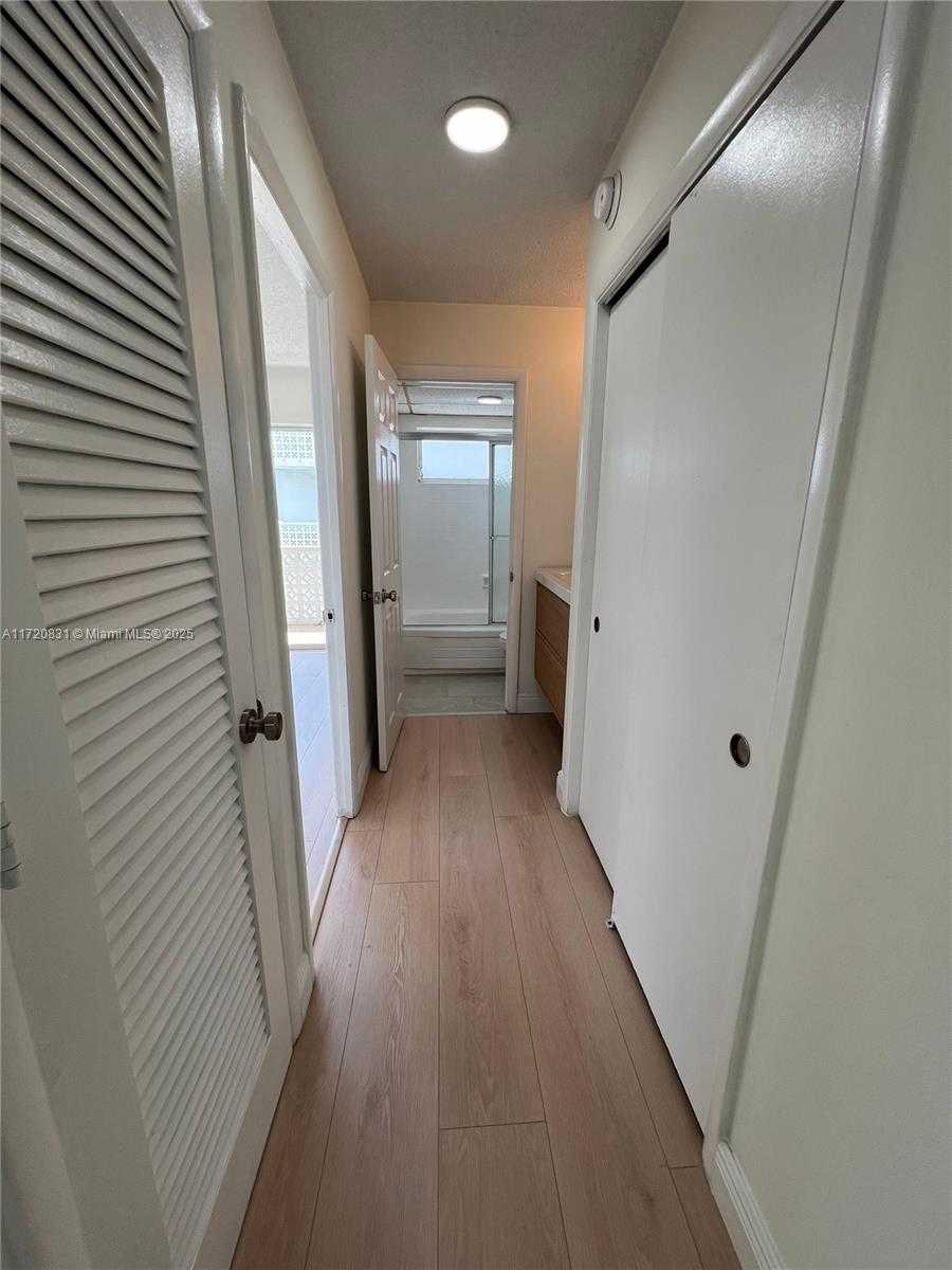 Small Image of 1620 WEST AVE #501, Miami Beach Number 9