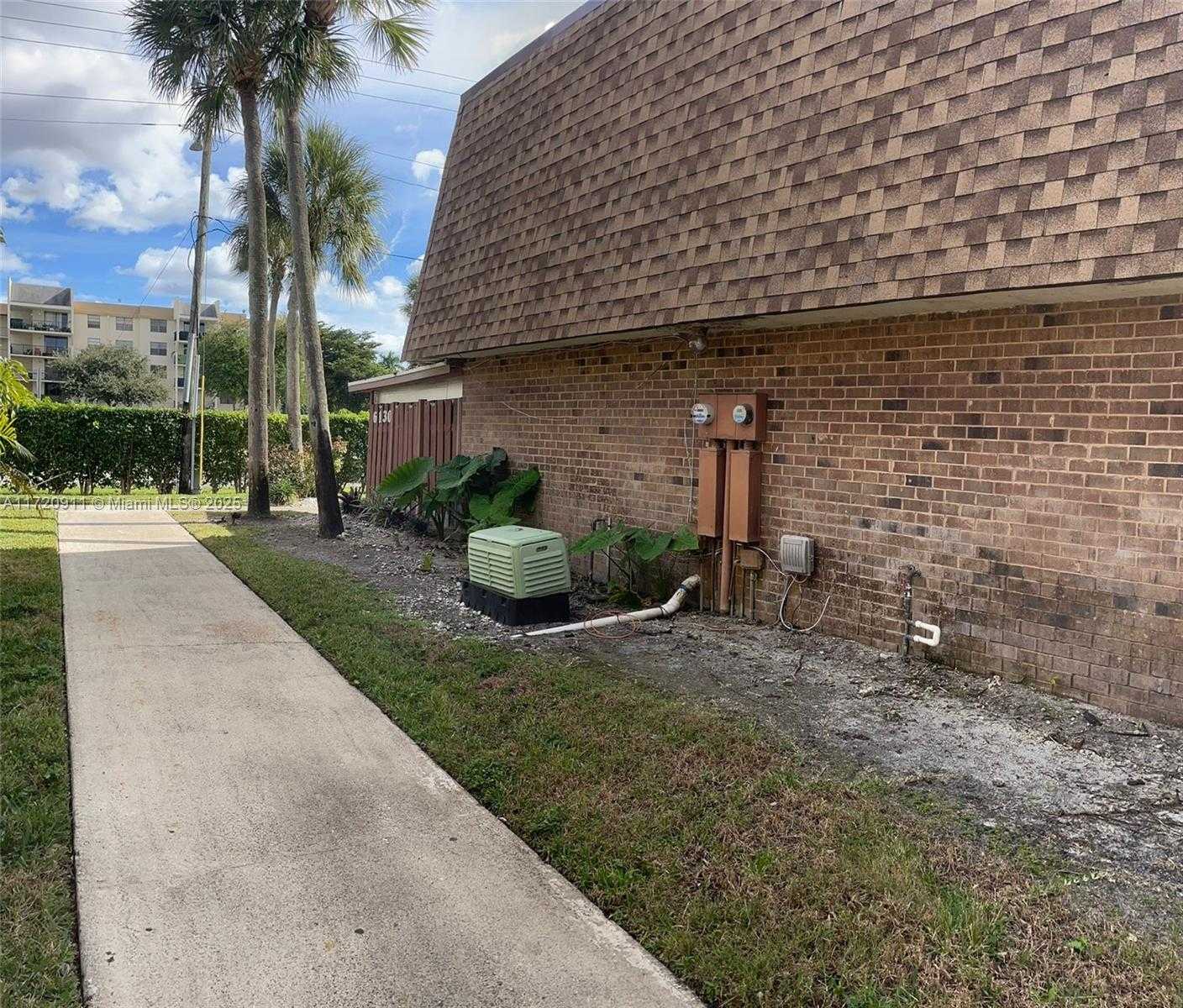 Small Image of 6130 NORTH WEST 54TH LN #6130, Tamarac Number 2