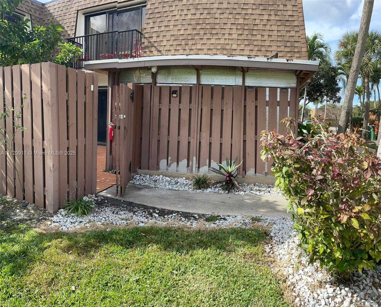 Small Image of 6130 NORTH WEST 54TH LN #6130, Tamarac Number 3
