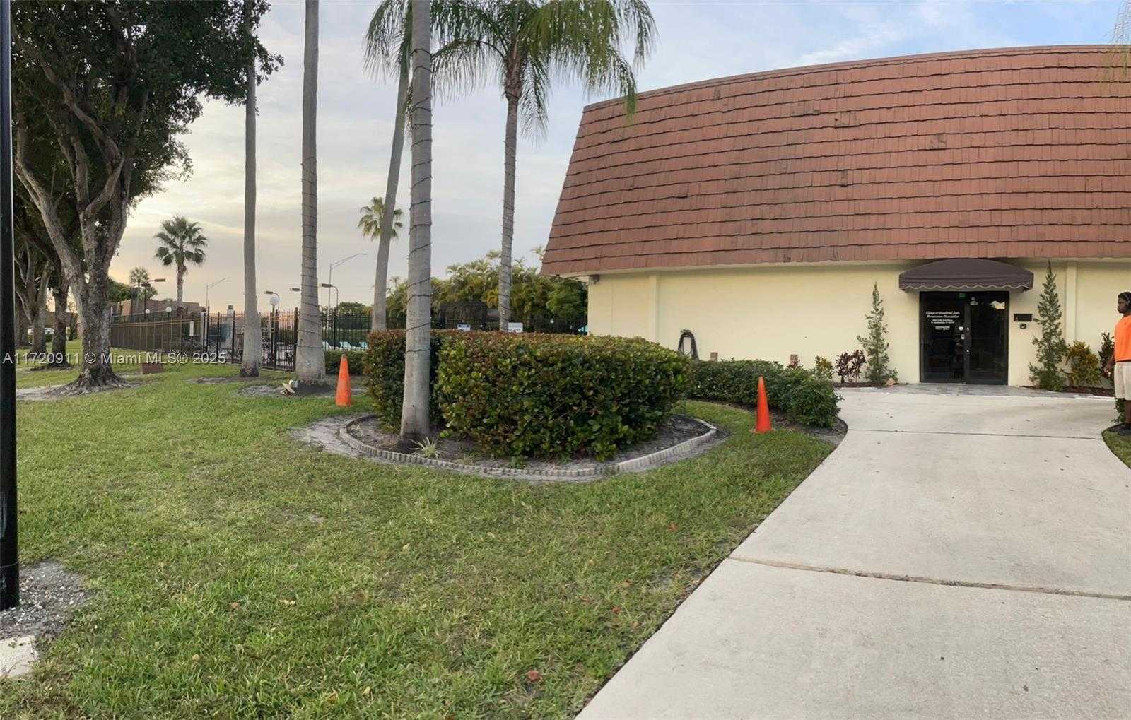 Small Image of 6130 NORTH WEST 54TH LN #6130, Tamarac Number 35