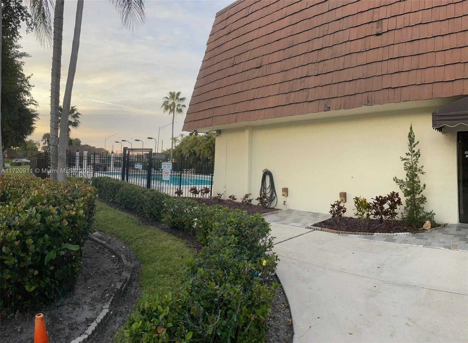 Small Image of 6130 NORTH WEST 54TH LN #6130, Tamarac Number 36