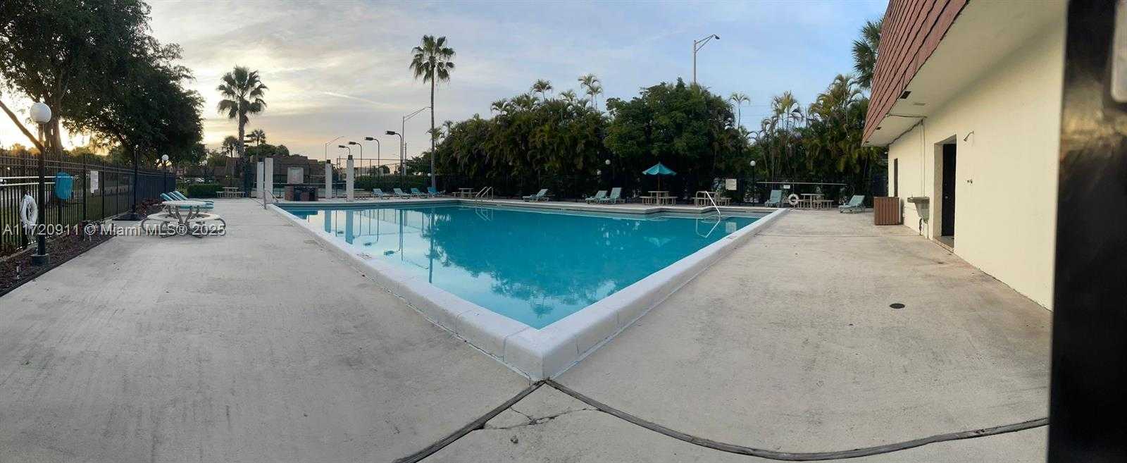 Small Image of 6130 NORTH WEST 54TH LN #6130, Tamarac Number 38