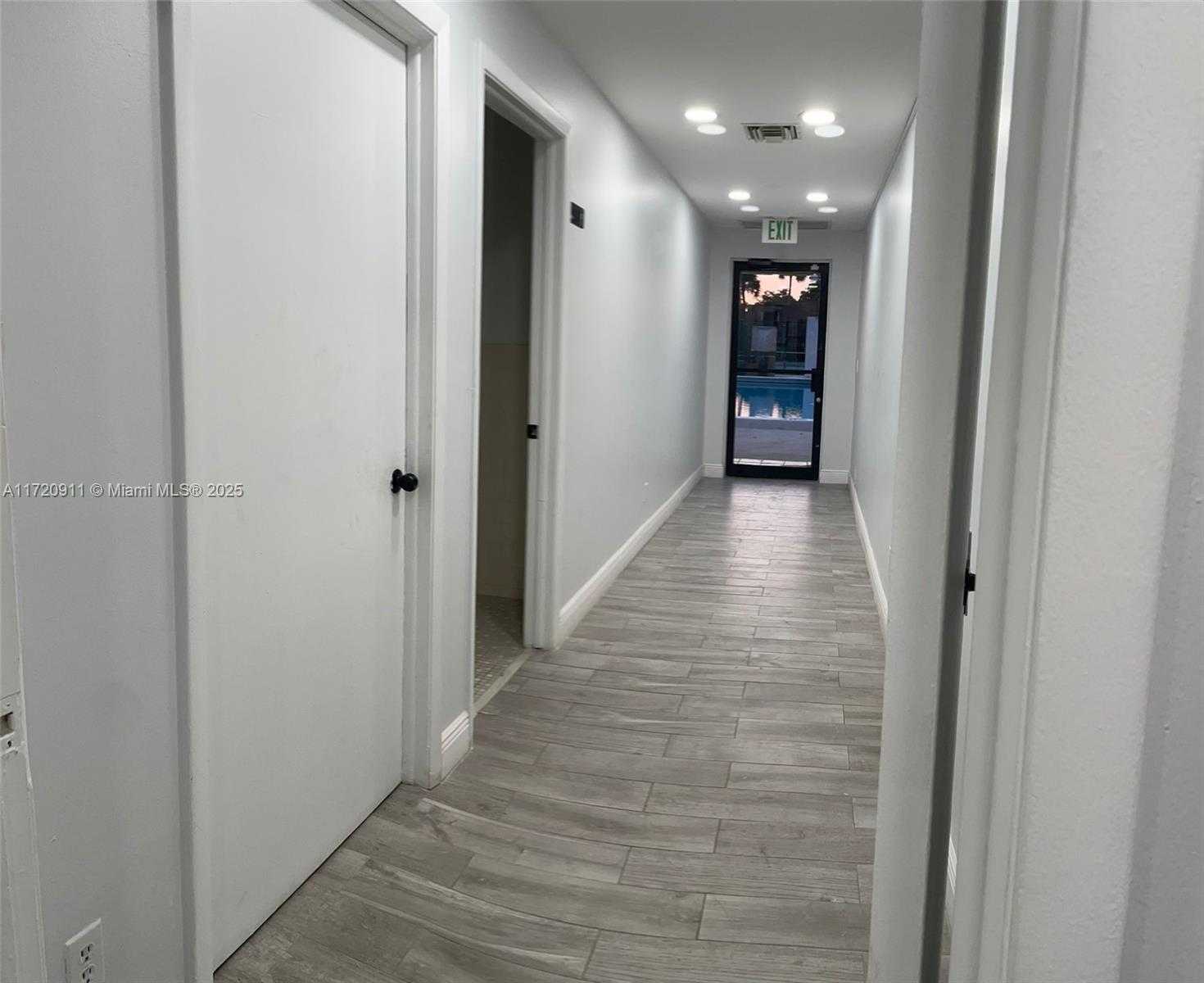 Small Image of 6130 NORTH WEST 54TH LN #6130, Tamarac Number 48