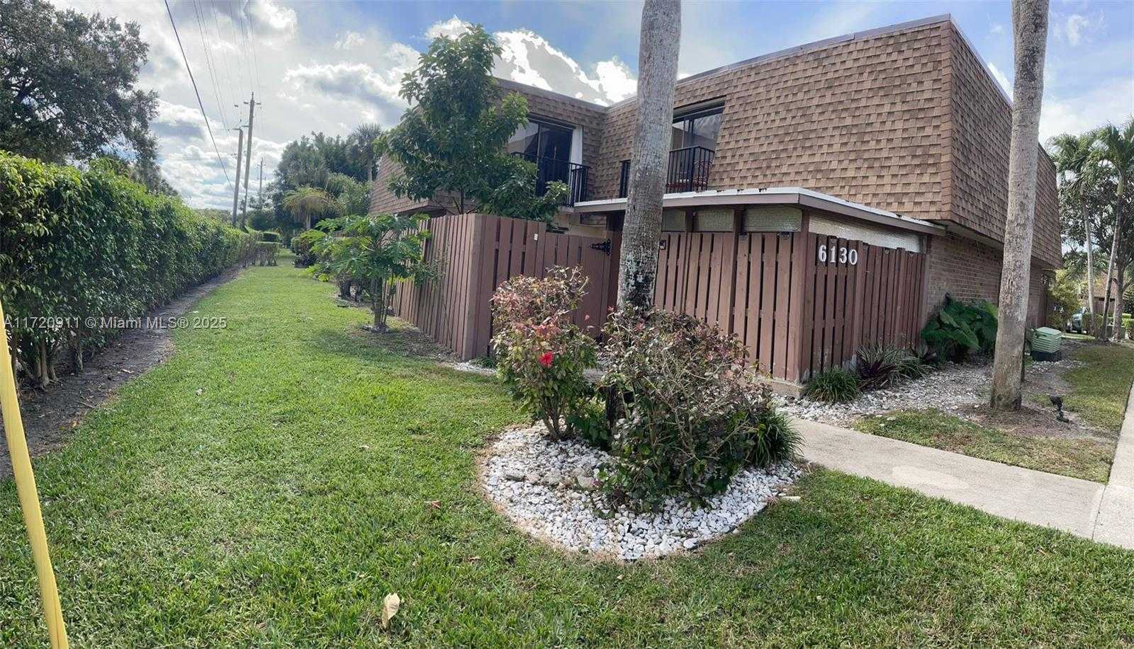 Small Image of 6130 NORTH WEST 54TH LN #6130, Tamarac Number 5