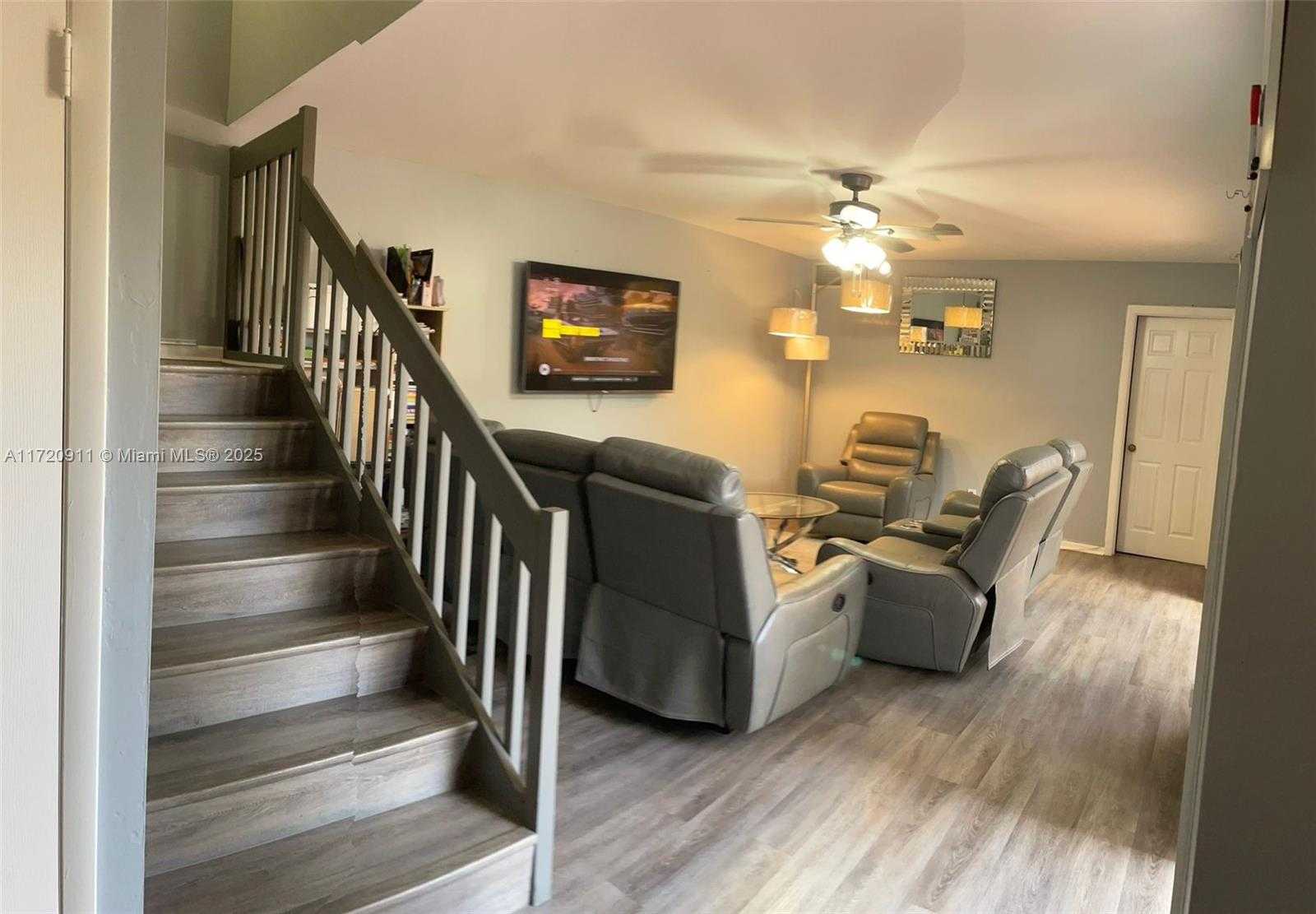 Small Image of 6130 NORTH WEST 54TH LN #6130, Tamarac Number 8
