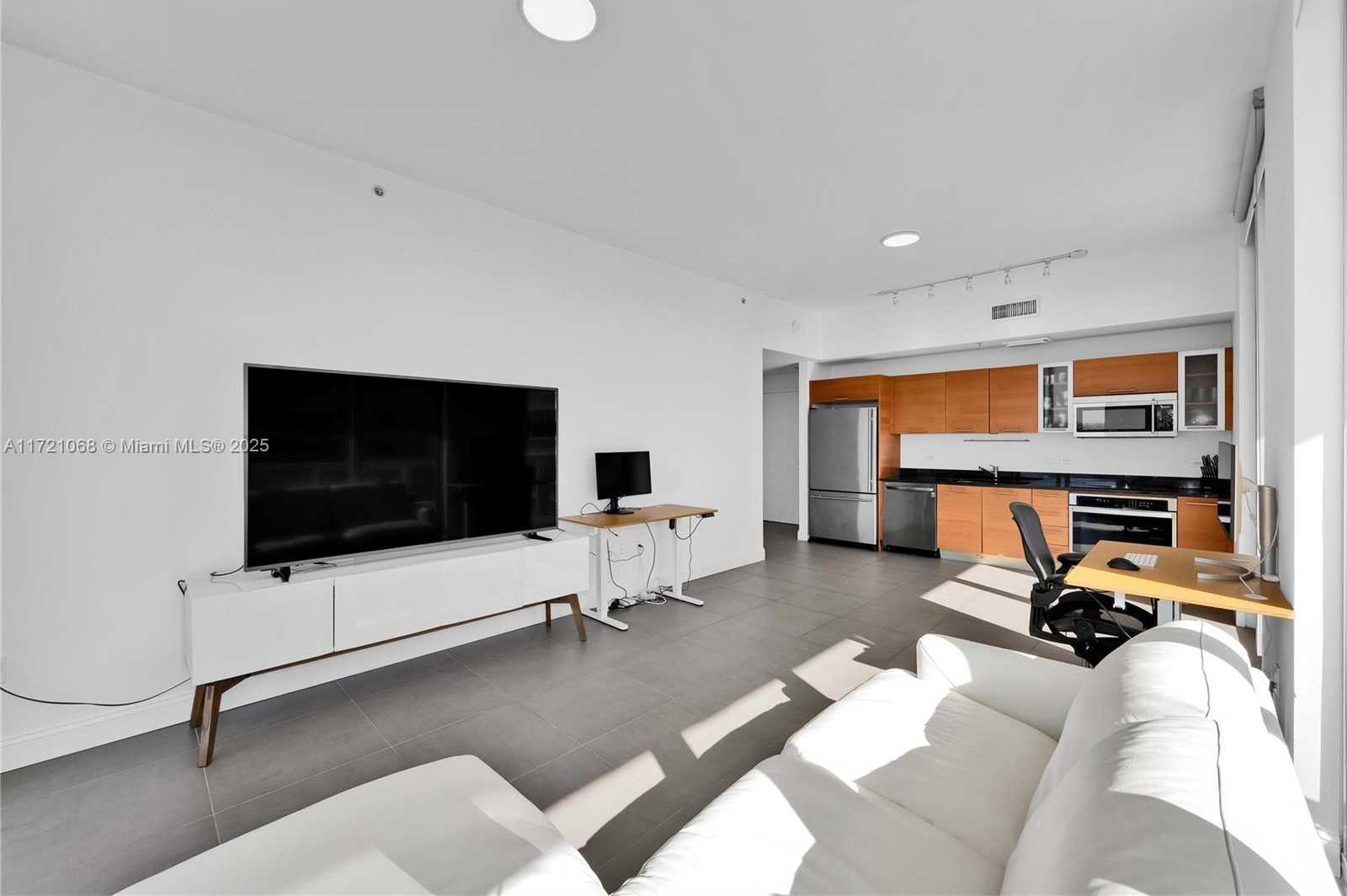 Small Image of 3470 EAST COAST AVE #H1605, Miami Number 7