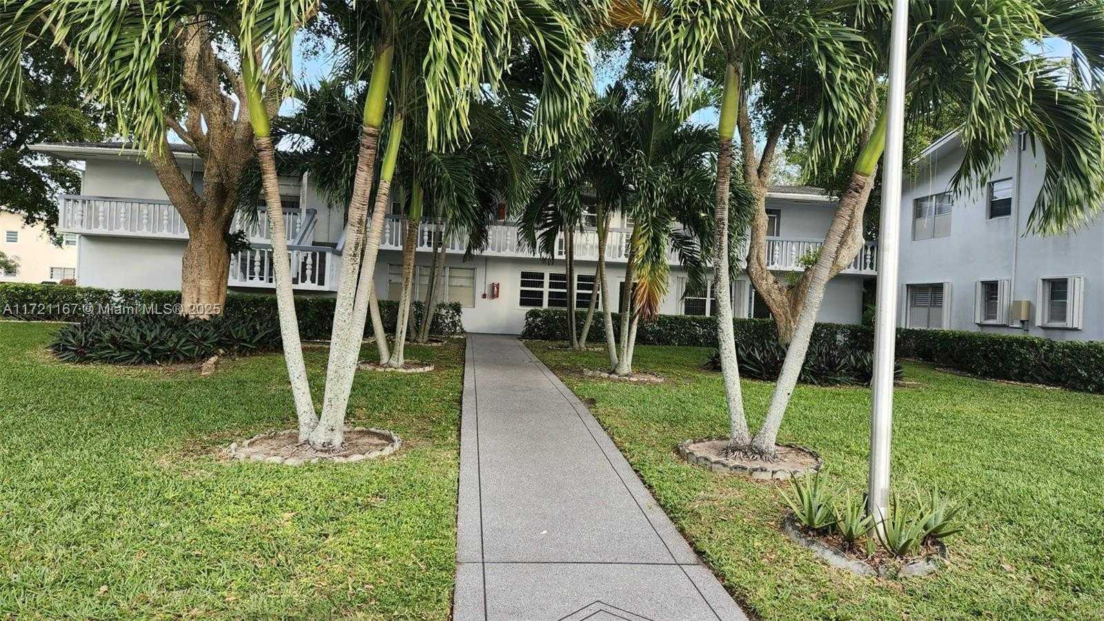 Small Image of 564 DURHAM T #564, Deerfield Beach Number 2