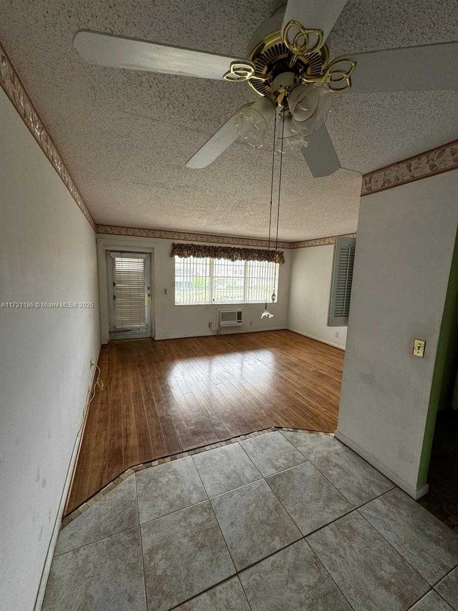 Small Image of 135 Berkshire E, West Palm Beach, FL 33417, USA Number 13