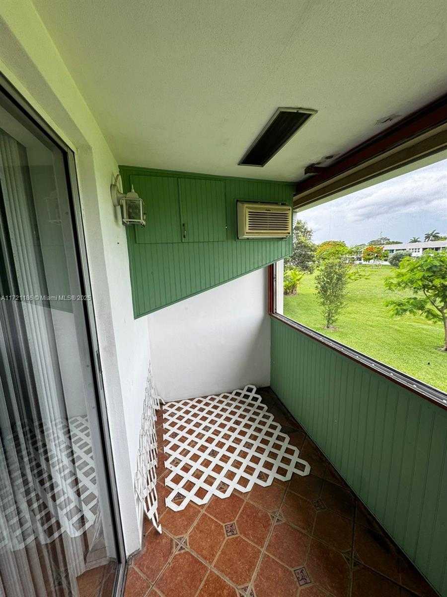Small Image of 135 Berkshire E, West Palm Beach, FL 33417, USA Number 22