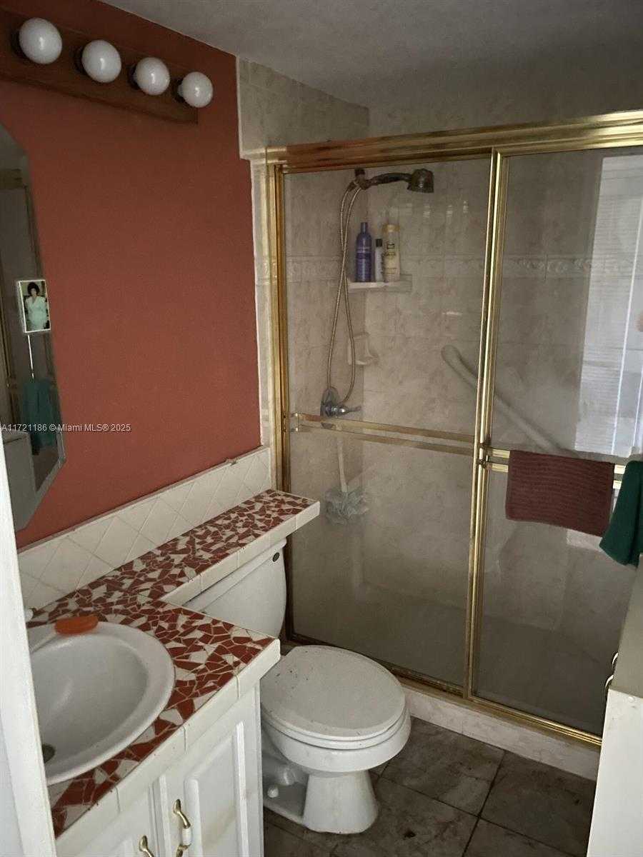 Small Image of 135 Berkshire E, West Palm Beach, FL 33417, USA Number 4