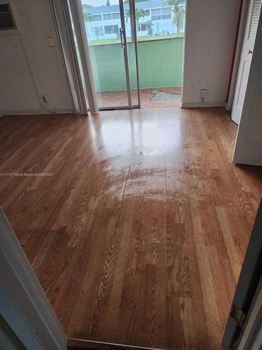 Small Image of 135 Berkshire E, West Palm Beach, FL 33417, USA Number 8