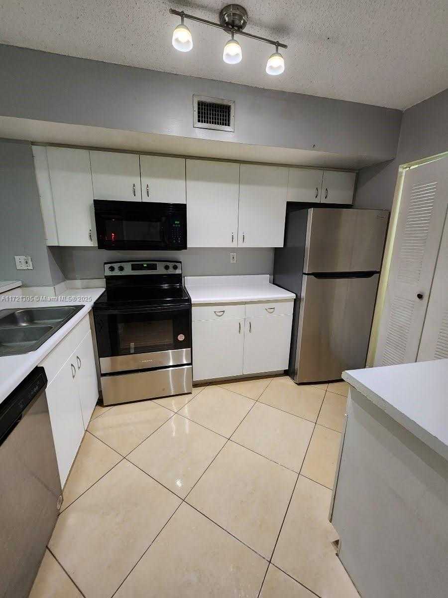 Small Image of 2600 SOUTH UNIVERSITY DR #129, Davie Number 3