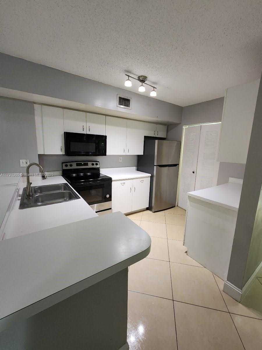 Small Image of 2600 SOUTH UNIVERSITY DR #129, Davie Number 4